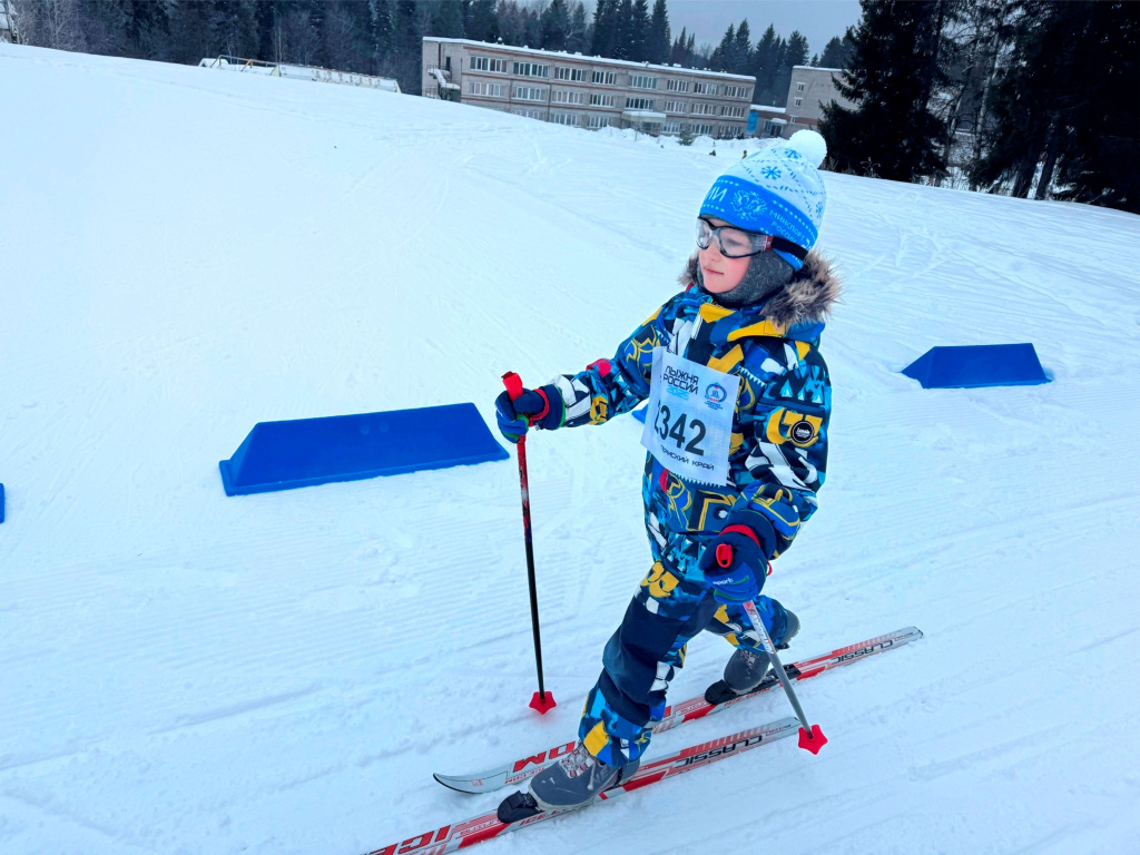 ski_track_3.jpg ski_track_3.jpg